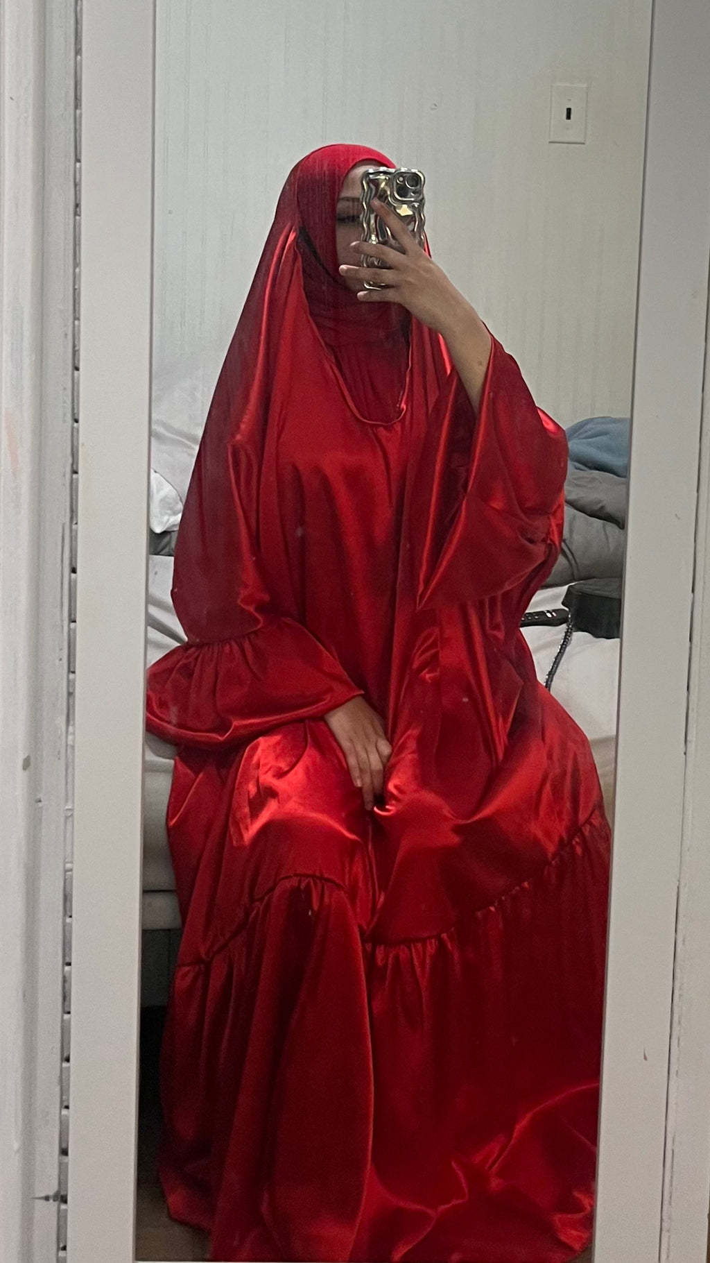 Cutesy satin overhead set