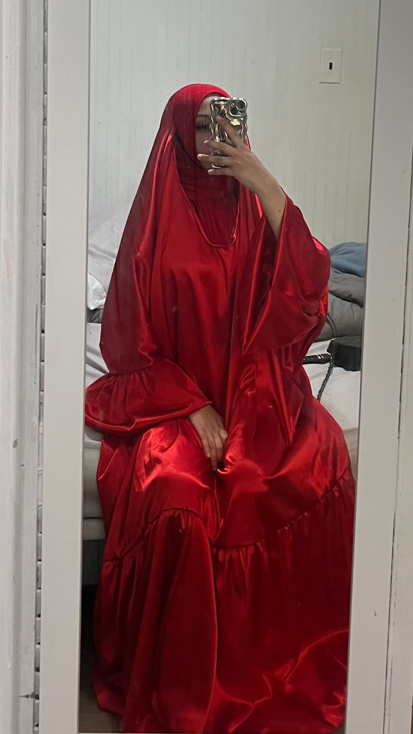 Cutesy satin overhead set