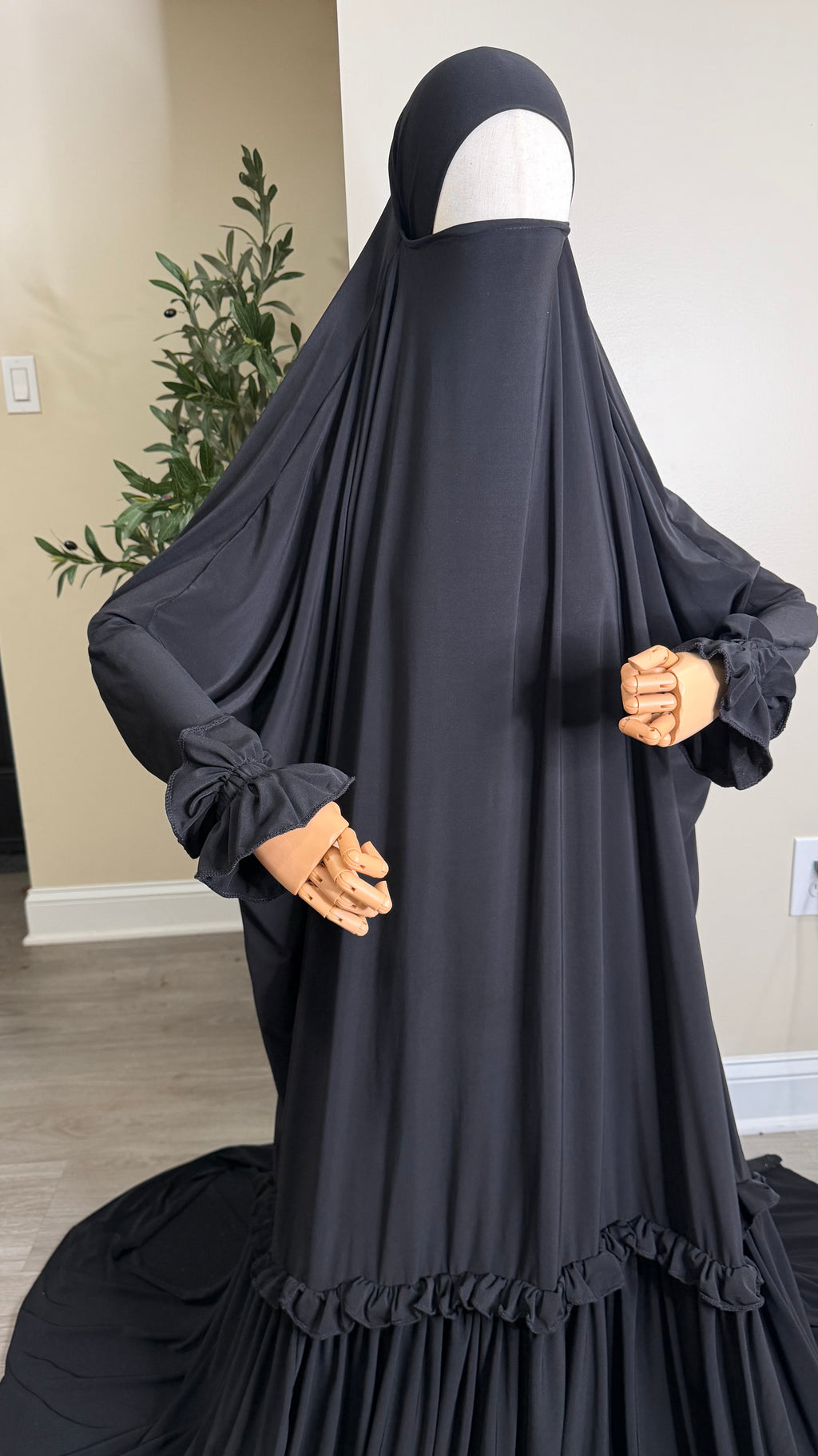 Ruffled sleeve ruffled bottom Jilbab